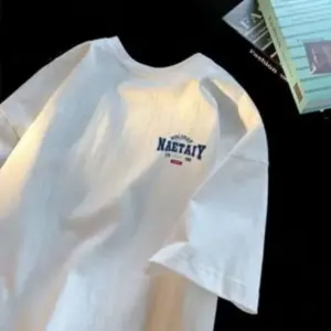 8XL hombres de gran tamaño moda suelta americana Vintage letra NAET estampado manga corta cuello redondo versátil tendencia pareja traje