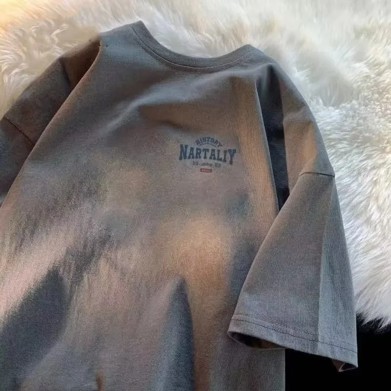 8XL hombres de gran tamaño moda suelta americana Vintage letra NAET estampado manga corta cuello redondo versátil tendencia pareja traje - Imagen 2