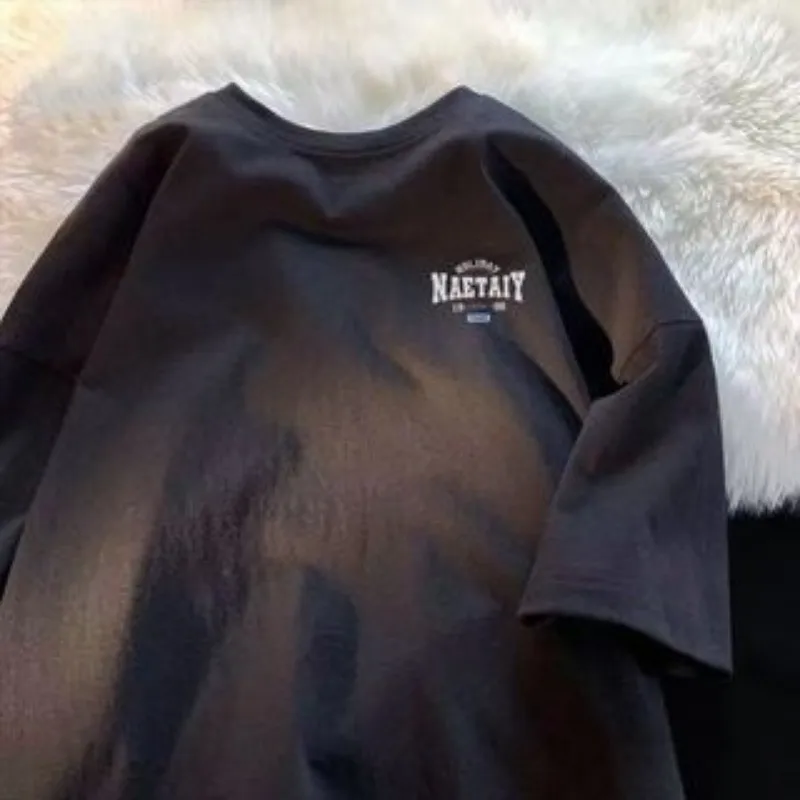 8XL hombres de gran tamaño moda suelta americana Vintage letra NAET estampado manga corta cuello redondo versátil tendencia pareja traje - Imagen 3